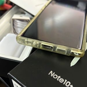Samsung Galaxy Note 10+ Unlocked, perfect condition. The phone is too big for me